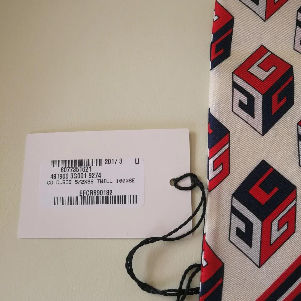 Authentic Gucci Silk Twilly - New with Tag